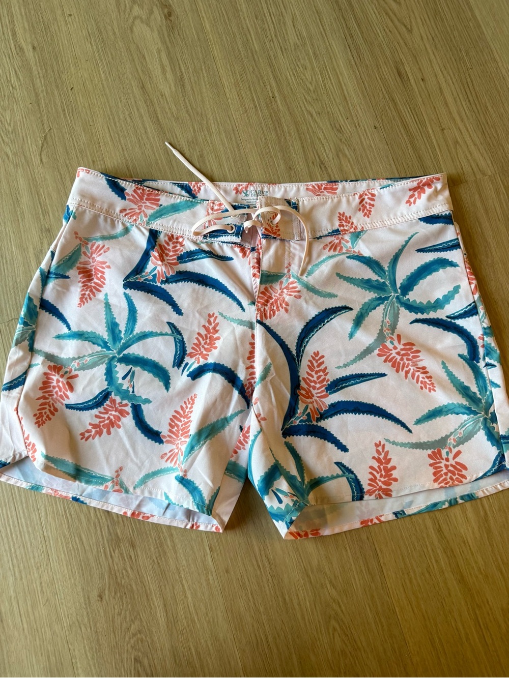 Carve Designs Noosa board shorts White aloe Sz 14